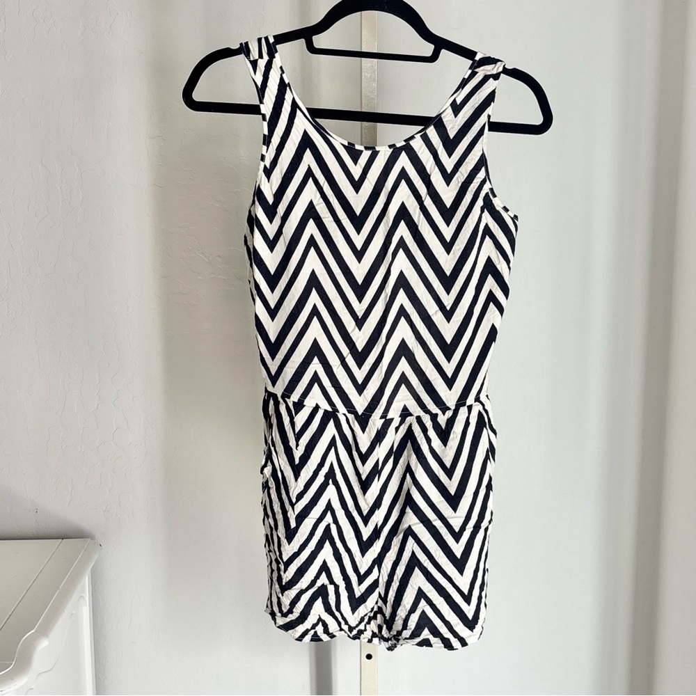 Ivory & Black Chevron Print Rayon Pocket Front Open Back Romper, Size S